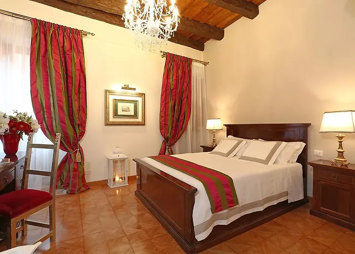 The Palazzetto בית הארחה 3*